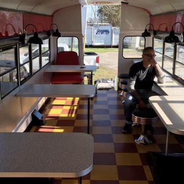 Dine in food bus 