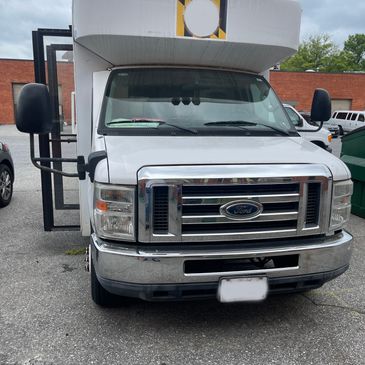 Fully Equipped 2011 Ford E-450 Super Duty Food Truck 