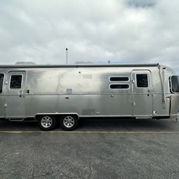 32' Classic Airstream Converted into a Food Truck 