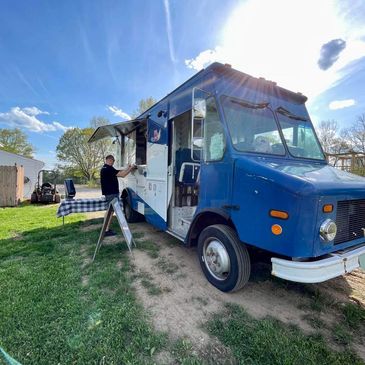 2005 Freight Liner Food Truck 