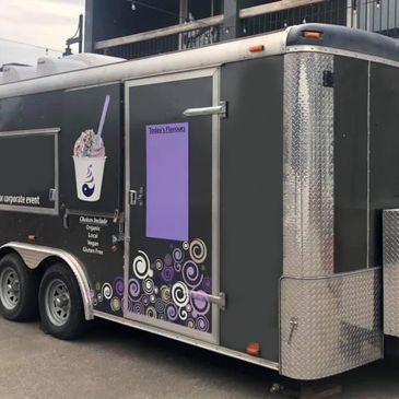 Frozen yogurt/ice cream trailer 